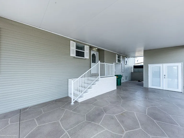 16 Freeman Ave — Photo 35