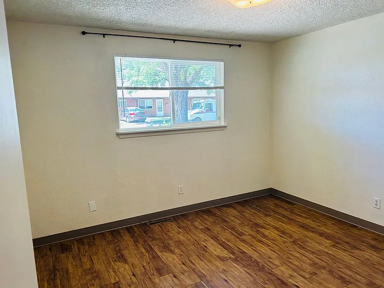 4904 S Iowa Ave — Photo 8