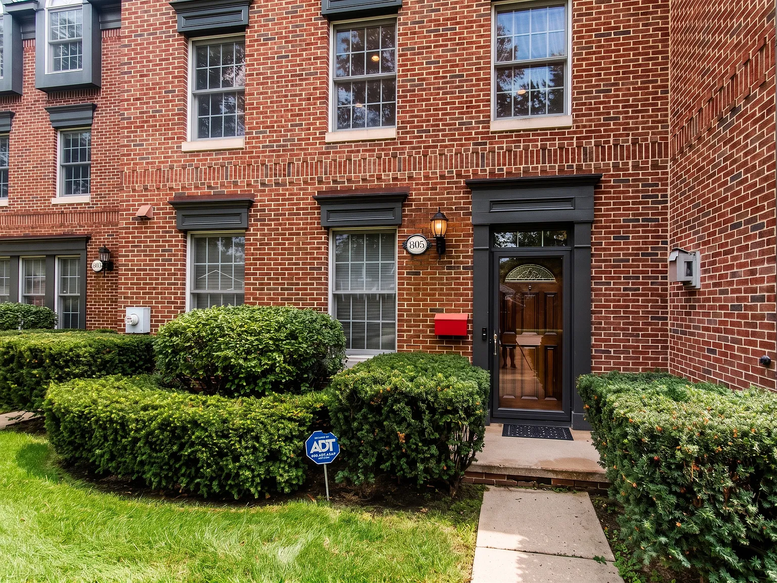 2 bed, 2064 sqft, $3,200 — Photo 3