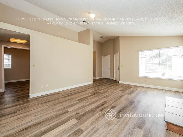 3213 Shoreheight St — Photo 3