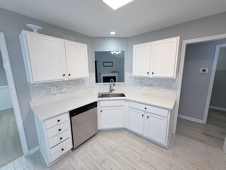 154 Saint George Dr — Photo 4