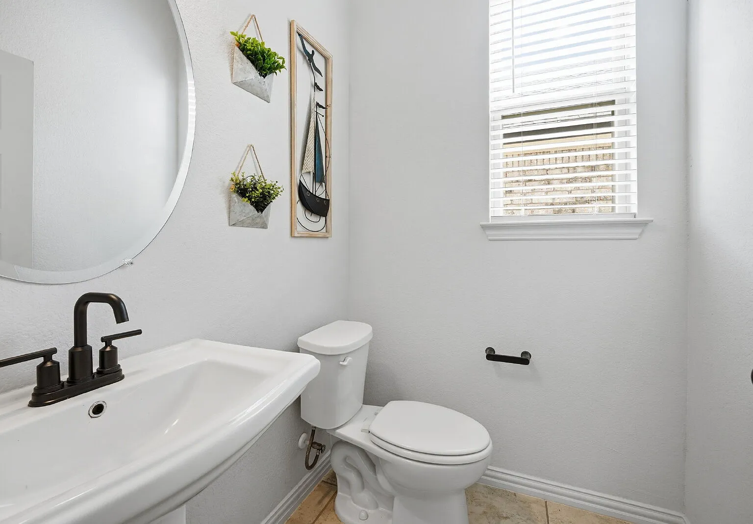 4 bed, 2.5 bath, 2429 sqft, $2,649 — Photo 4