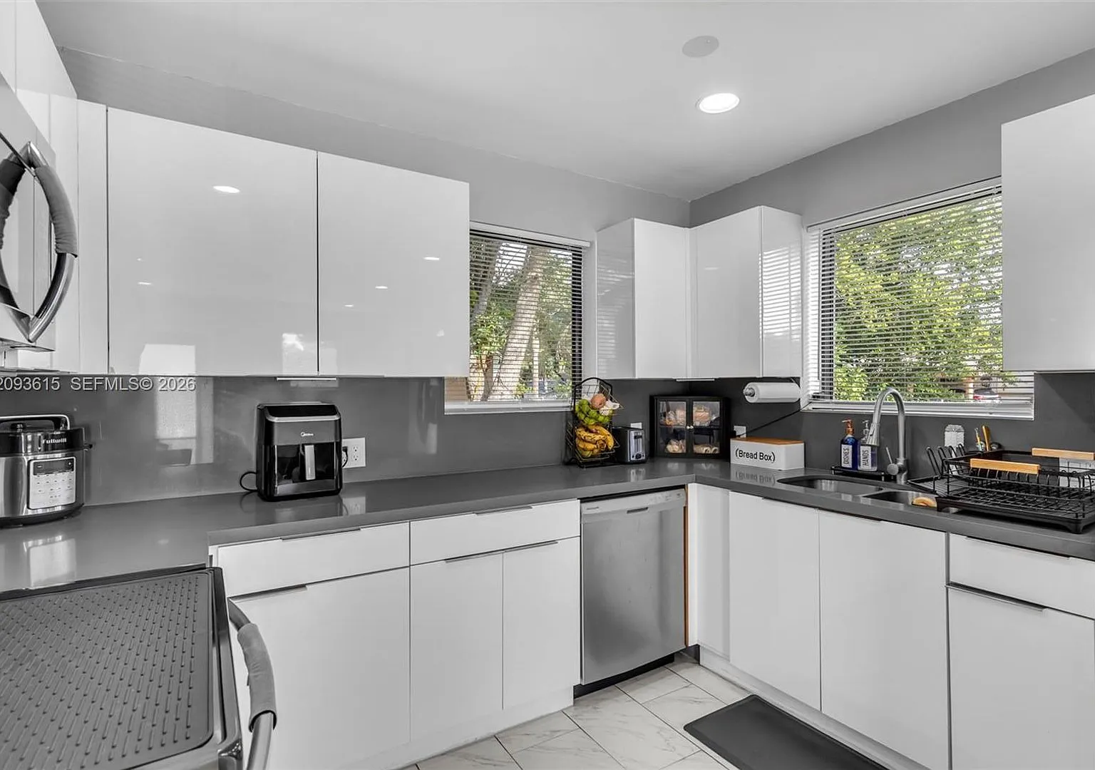 15100 NE 14th Court 15100, North Miami Beach, FL 33162 - 5902 — Photo 2