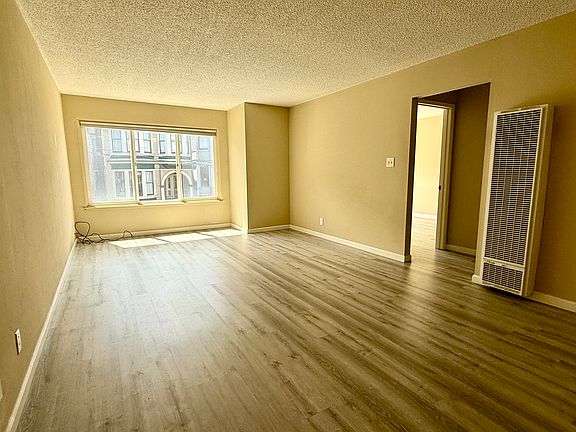 2nd image of 520 Clayton St APT 1