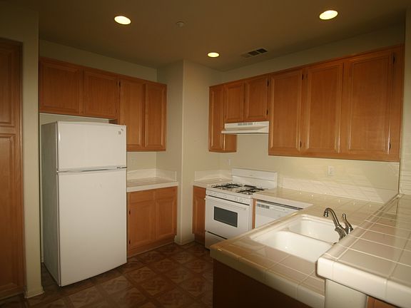 5th image of 41940 Davenport Way Unit C