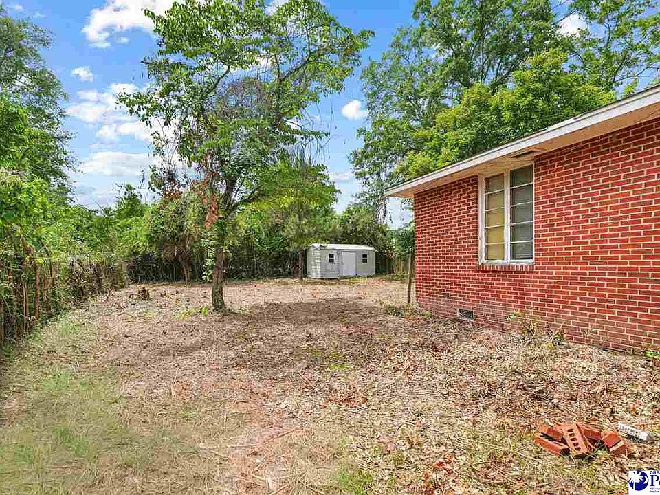 19th image of 619 Saluda Dr