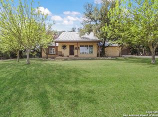 11 Kreutzberg Rd, Boerne, TX 78006