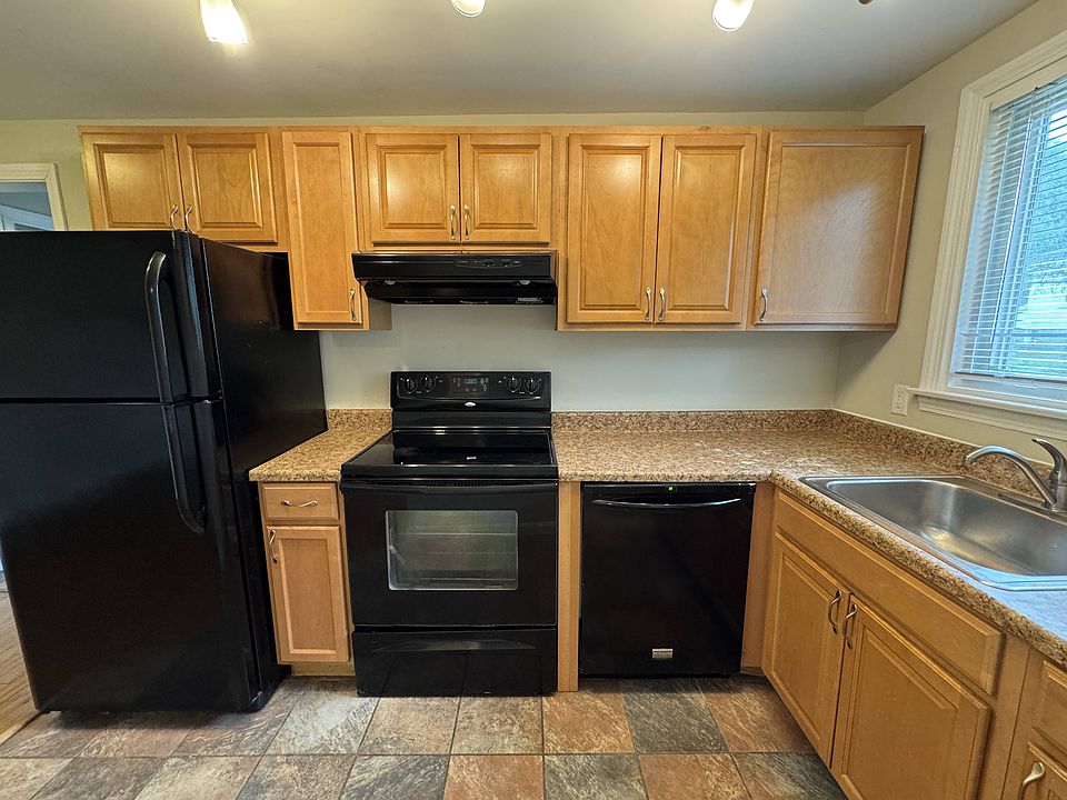 1st image of 15 Burnham St #3
