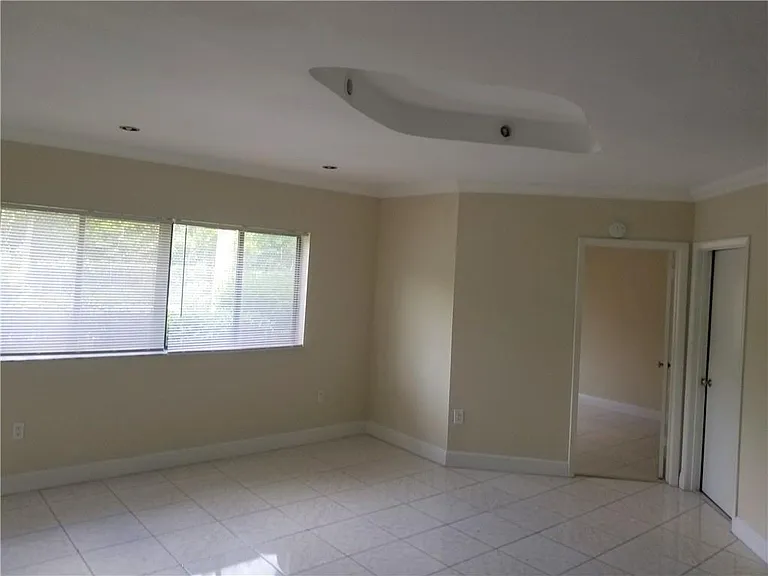2445 SW 18th Ter #115 — Photo 5