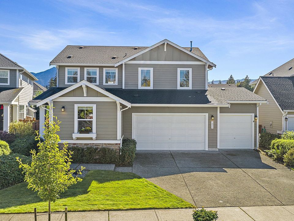 1st image of 1035 SE 10th St