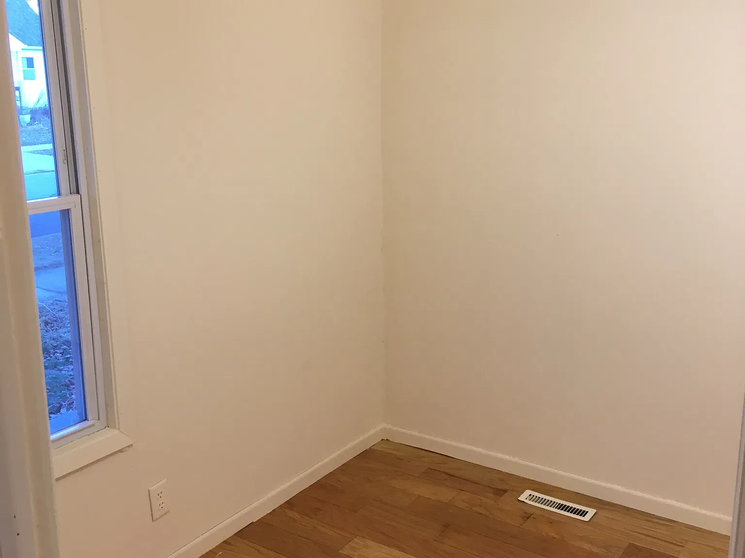 5 bed, 2100 sqft, $635 — Photo 1