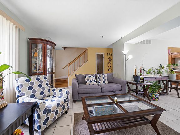 4th image of 865 Oxford Pl Unit 865