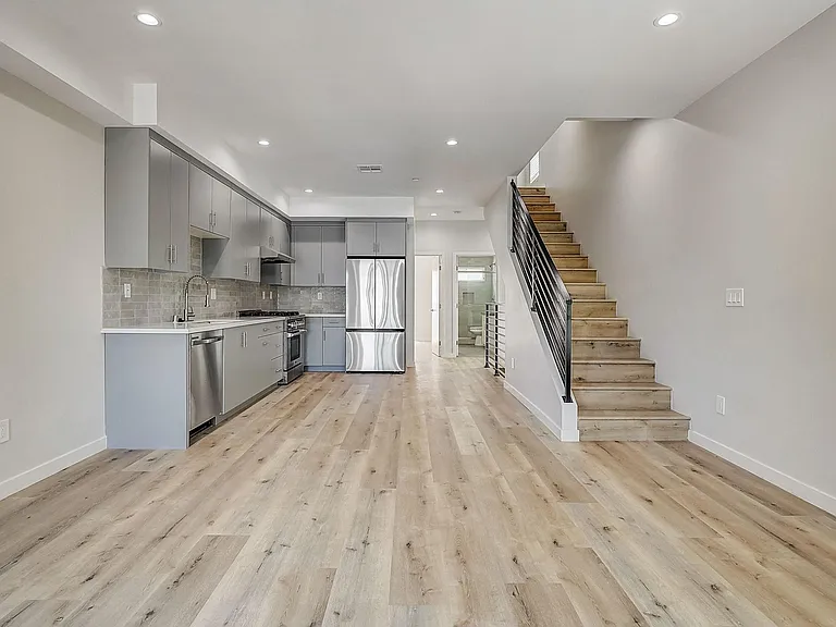 834 N June St #834 — Photo 8