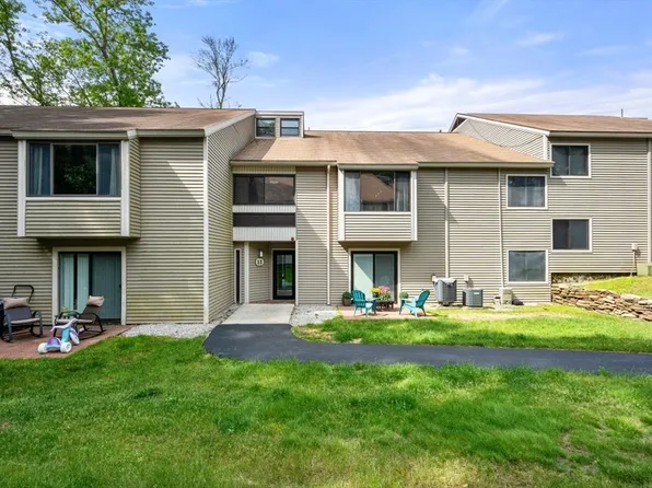 11 Thayer Pond Dr #14, Oxford, MA 01540