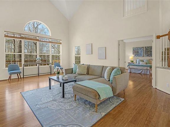 4th image of 3720 Finish Line Arch