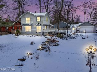 10897 Hillway Dr, White Lake, MI