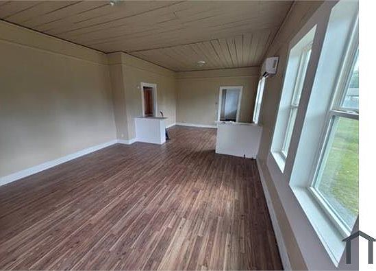 2nd image of 2355 Buchanan St