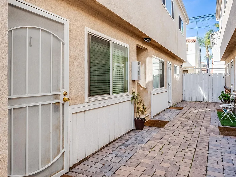 163 Covina Ave #4 — Photo 13