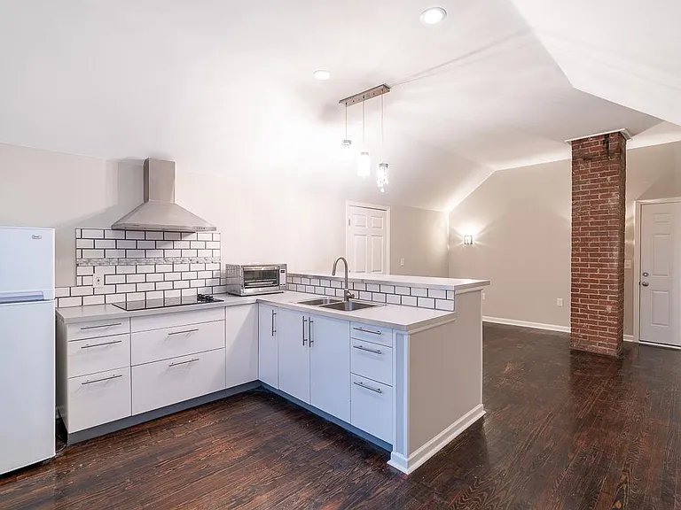 1550 Olympian Cir SW #3 — Photo 2