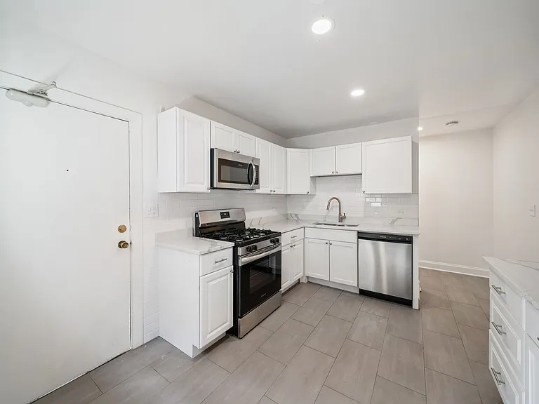 1118 Garnett Pl #1 — Photo 3
