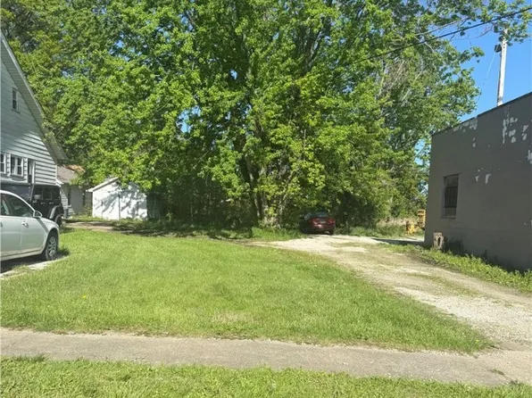 23 Manchester Ave, Youngstown, OH 44509