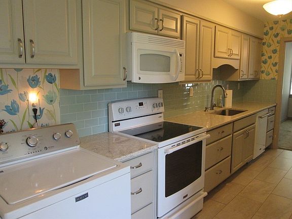 3rd image of 188 Horseshoe Dr #188