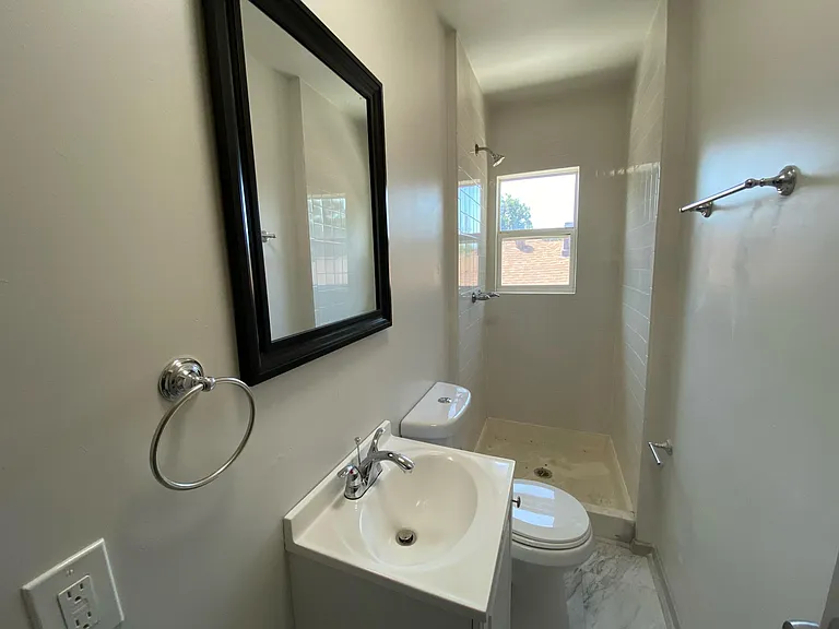 Travis Ave — Photo 5
