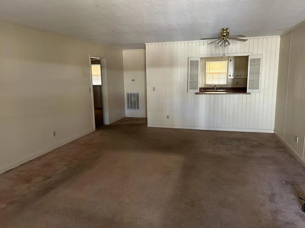 604 Plum Dr.- Unit B — Photo 2