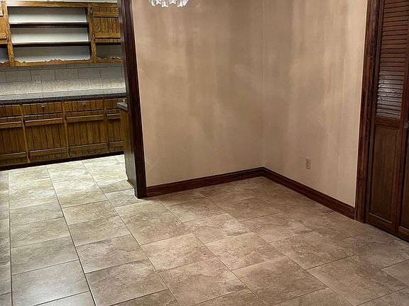 Dining Room and Kitchen entry