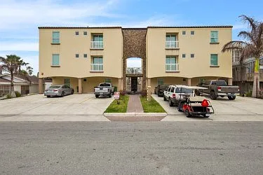 3 bed, 2.5 bath, 900 sqft, $3,600 — Photo 2