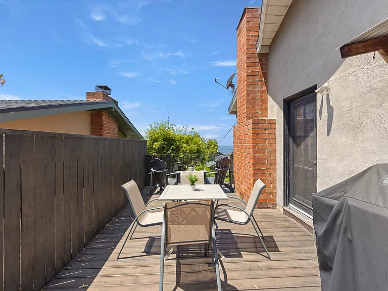 2416 Oxford Ave — Photo 24