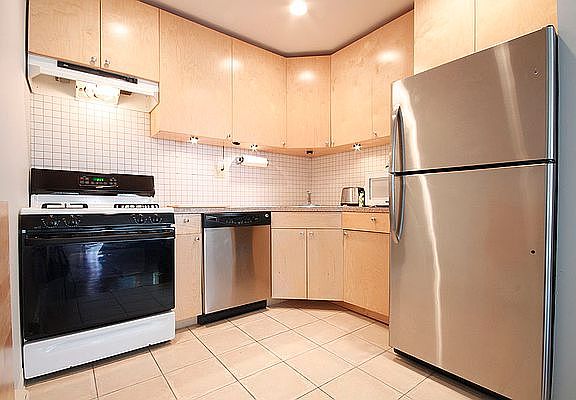 3rd image of 29 Meserole St APT 3F