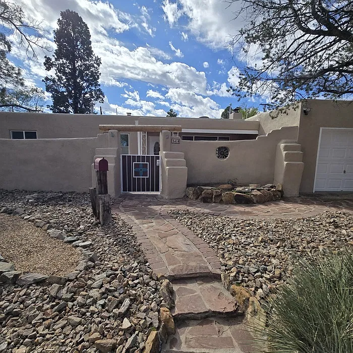 4 bed, 3.0 bath, 2695 sqft, $2,900 — Photo 2