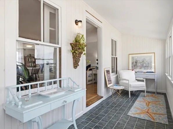 1-1A Oceanside Dr, Scituate, MA 02066