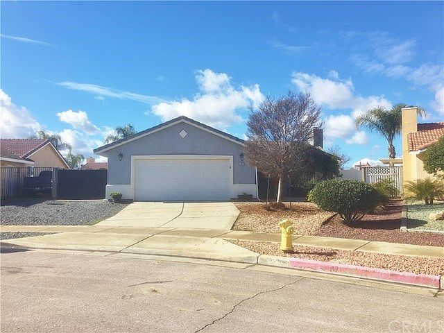 LOVELY 3BD/2BA HOME in 55+ SENIORS ONLY TRACT. $80/YR HOA. HAS GATED RV PARKING, METAL FRAMED HOME W