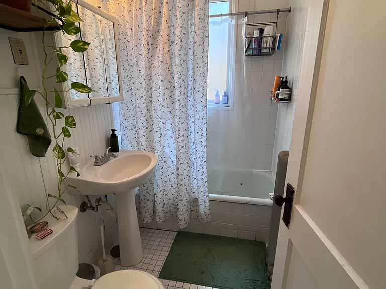 2517 Bryant Ave S #202 — Photo 10