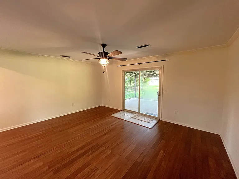 204 Heritage Blvd — Photo 3