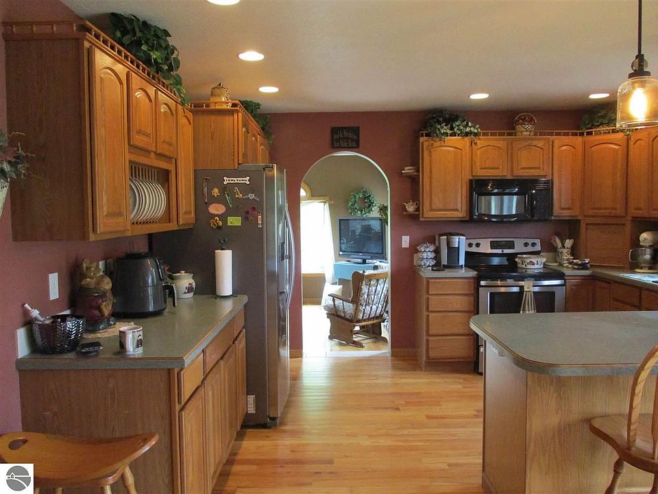 1582 Meadow Rd, Tawas City, MI 48763 Zillow