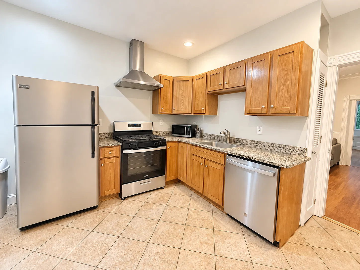 3 bed, $1,100 — Photo 3
