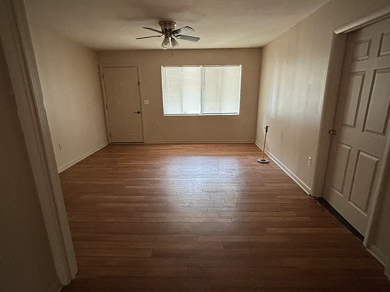 446 SW Theresa Ct — Photo 3