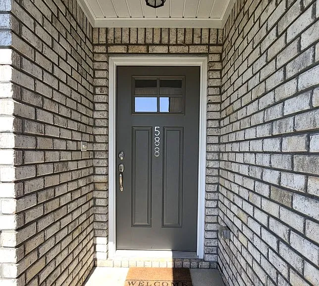 588 Brushwood Dr — Photo 2