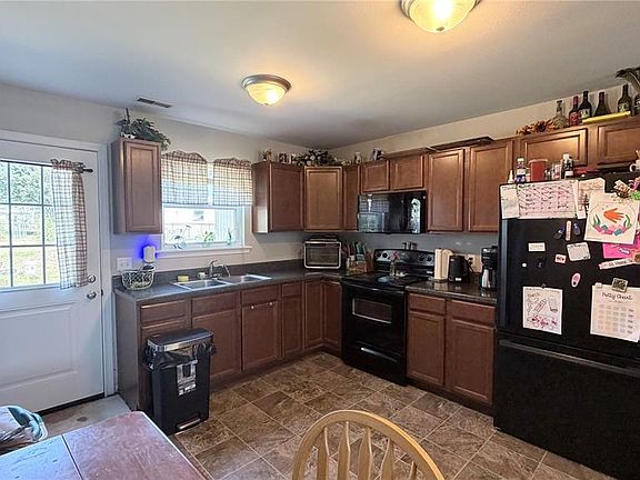 5th image of 106 Delmar St