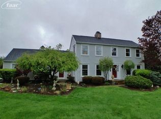 525 Whispering Winds Trl, Fenton, MI 48430