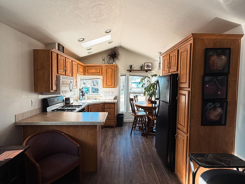 1st image of 60 Cinder St