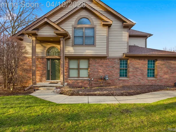 5351 Royal Vale Ln, Dearborn, MI 48126