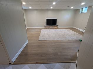 402 Glendale Dr, Ann Arbor, MI 48103