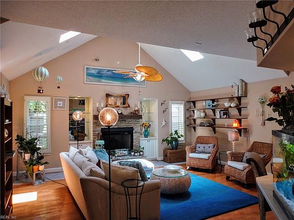 3rd image of 2365 Cape Arbor Dr