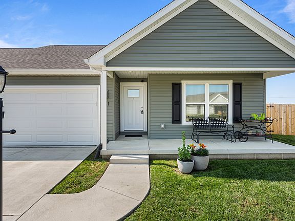 5th image of 611 Jerin Ct