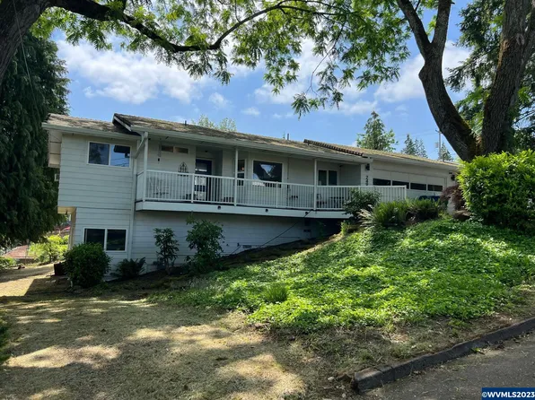 249 Cherry St, Silverton, OR 97381