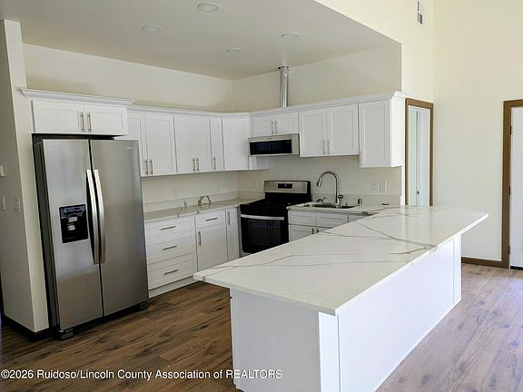 3rd image of 102 Cummings Dr